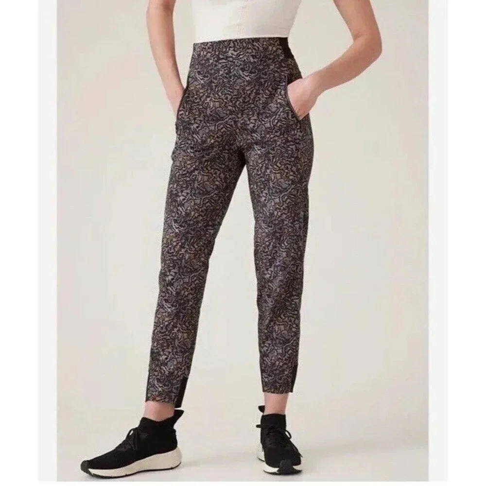 Athleta Trekkie North Jogger Multicolor printed Athletic Pants Activewear Size 8